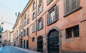 Feel - Cozy Old Town